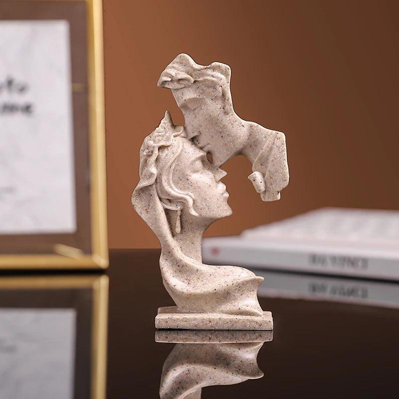 Mini Estatueta Amantes Resina